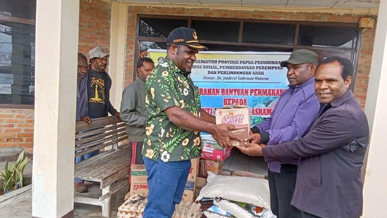 Dinsos Papua Pegunungan memastikan Bantuan Natal Anak Yatim tersalurkan, membawa suka cita bagi ratusan penghuni panti asuhan di Hari Raya Natal 2025.