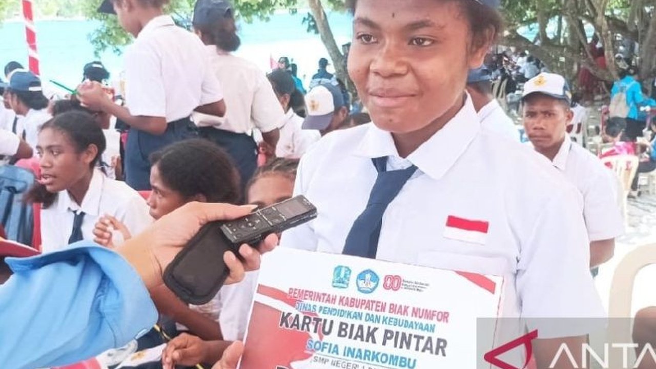Dinas Pendidikan Biak Numfor menegaskan Beasiswa PIP KBP sangat membantu pendidikan anak asli Papua (OAP). Ribuan pelajar kini terbantu, memastikan akses pendidikan yang lebih baik dan berkelanjutan.
