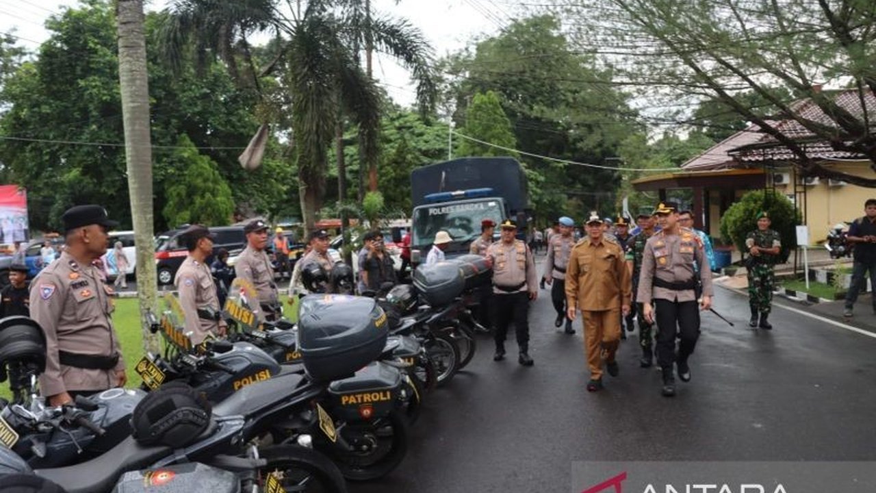 Kapolres Bangka mengajak masyarakat berpartisipasi aktif menjaga kondusifitas saat Pengamanan Natal Tahun Baru 2026, dengan 400 personel gabungan disiagakan. Bagaimana detailnya?