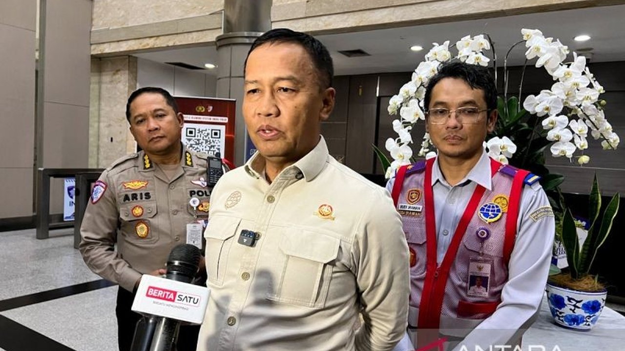 Kementerian Perhubungan memberlakukan pembatasan angkutan barang Nataru secara penuh di ruas tol selama libur Natal dan Tahun Baru 2025/2026 untuk kelancaran lalu lintas dan keselamatan masyarakat.