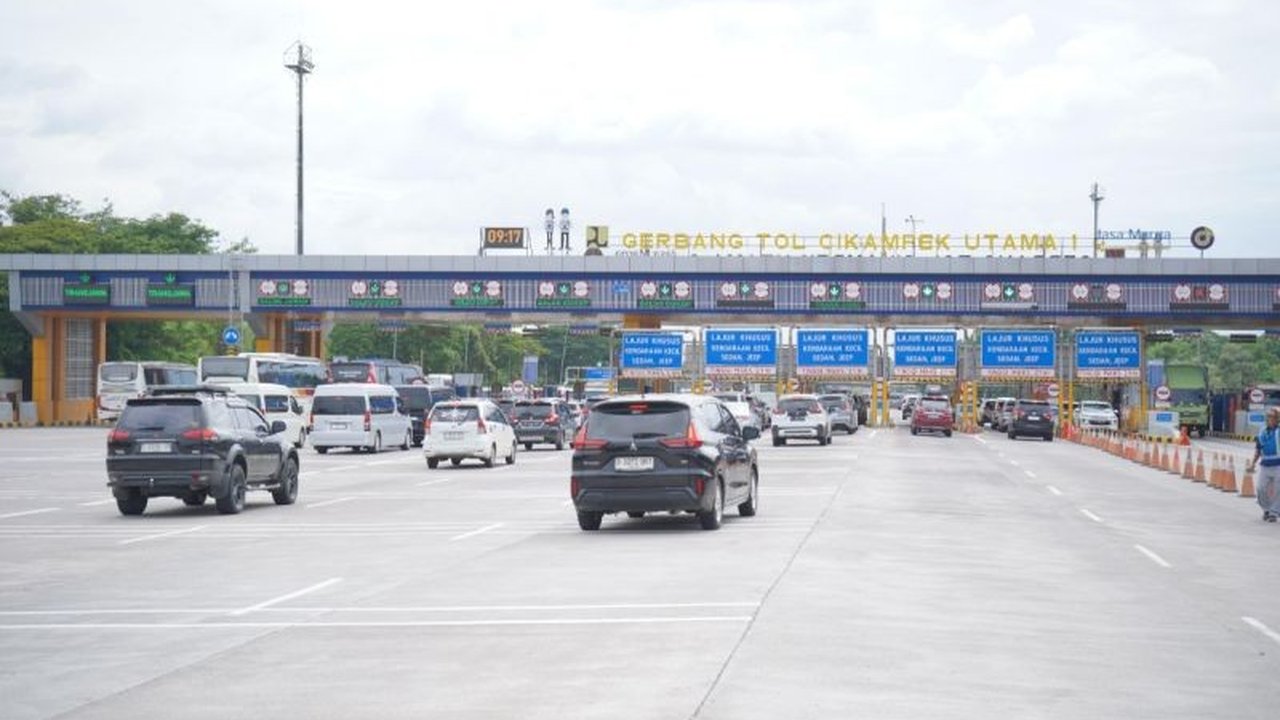Arus Mudik Natal 2025 sudah mulai terasa di H-6 Natal 2025, dengan lebih dari 330 ribu kendaraan meninggalkan Jabotabek, memicu antisipasi Jasa Marga.