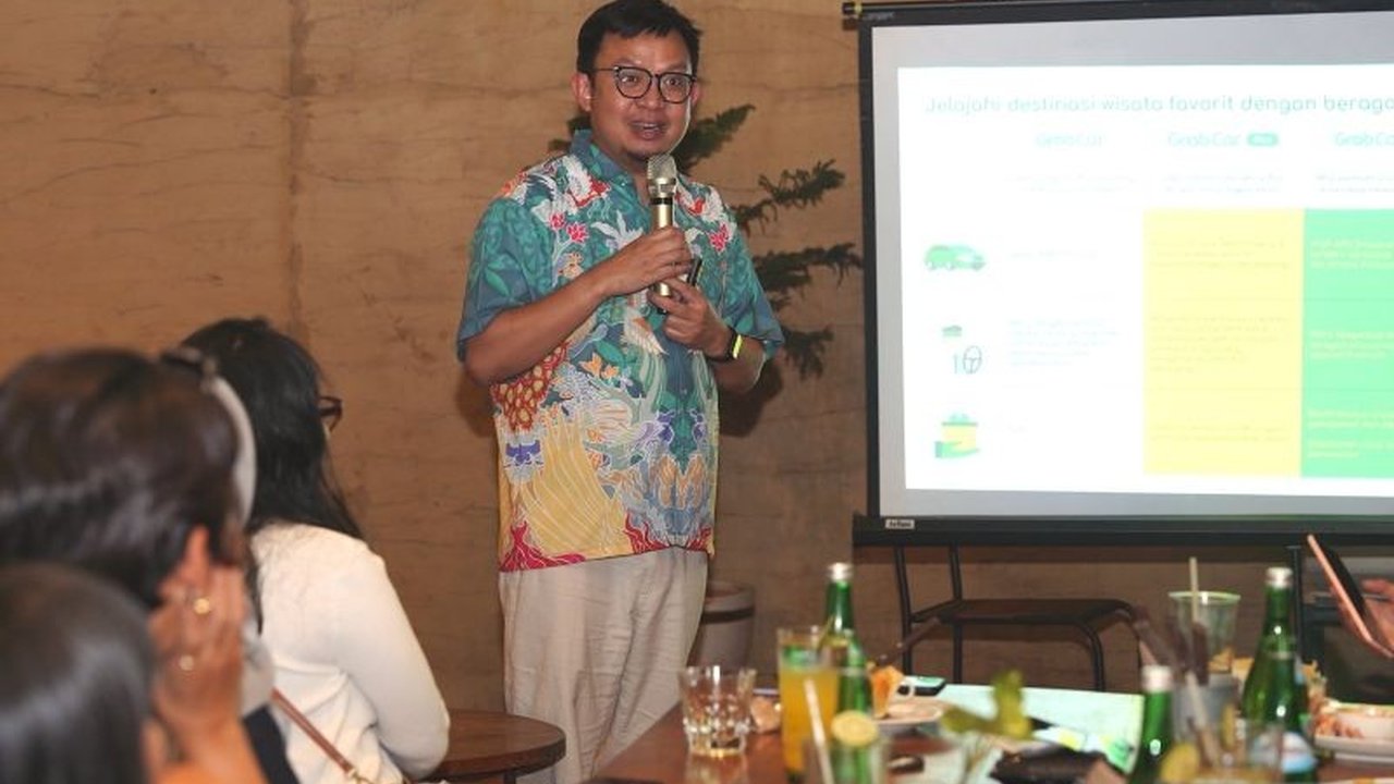 GrabExecutive kini hadir lebih mewah dengan armada listrik Denza D9, menawarkan fitur pijat dan layanan VIP untuk kenyamanan maksimal wisatawan di Indonesia.