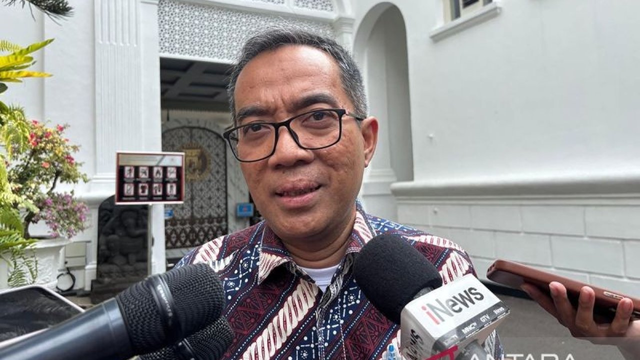 Menteri Pendidikan Tinggi, Sains, dan Teknologi (Mendiktisaintek) Brian Yuliarto menegaskan bahwa politeknik bukan sekadar pilihan kedua, melainkan strategi utama untuk mencetak lulusan berkualitas global. Simak strateginya untuk menjadikan politeknik pil