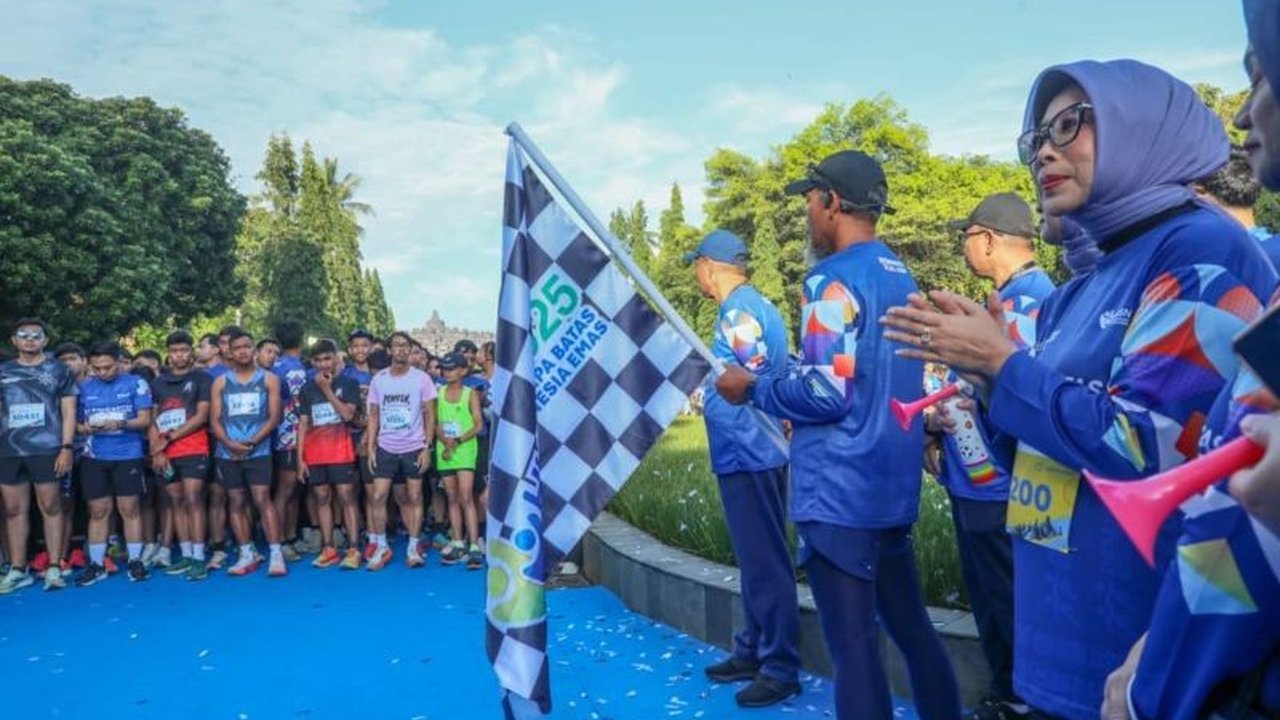 Ribuan pelari antusias mengikuti Desember Run 2025 di Borobudur, menggalang solidaritas dan donasi bagi korban bencana banjir di Sumatra, sekaligus mendorong geliat ekonomi lokal.