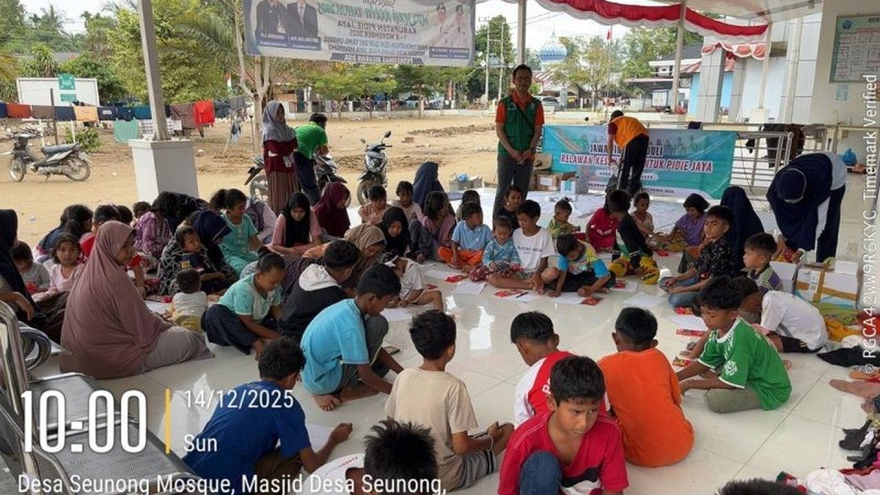 Gubernur Jawa Timur Khofifah Indar Parawansa mengirim tim dokter spesialis dan tenaga kesehatan untuk perkuat bantuan medis Jatim Aceh, memastikan layanan kesehatan holistik bagi ribuan warga terdampak banjir di Pidie Jaya.