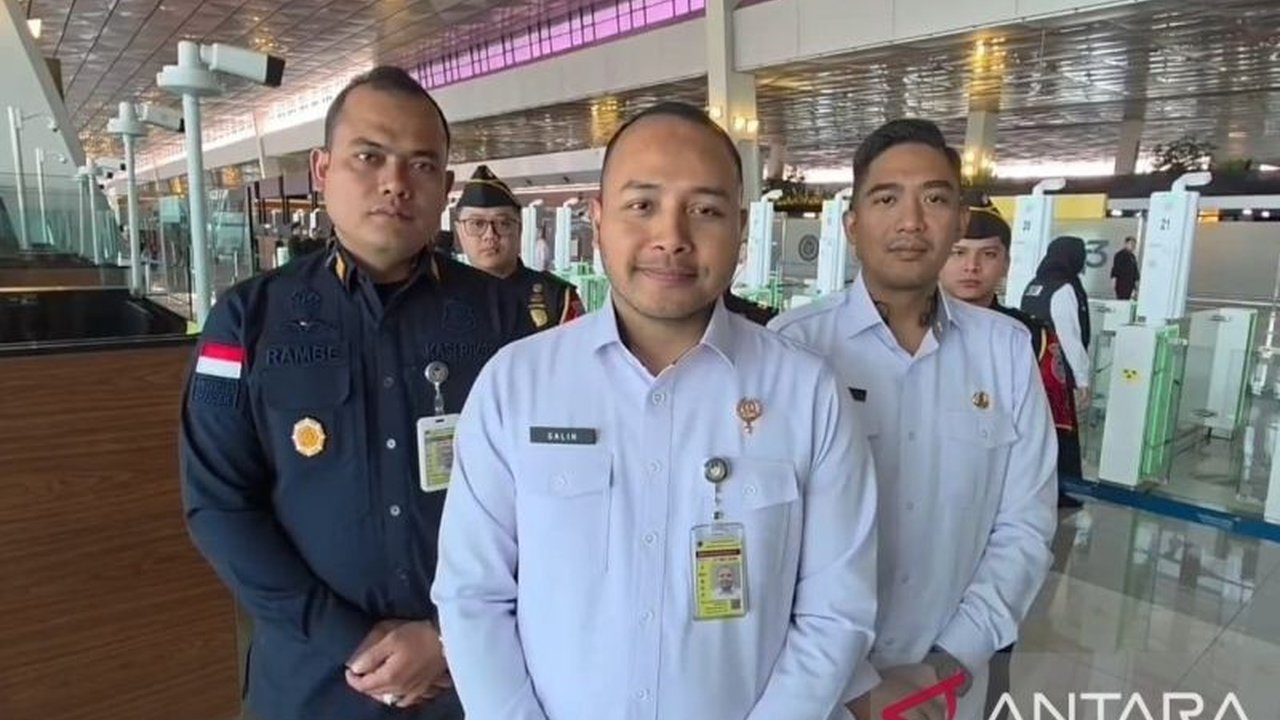 Kantor Imigrasi Bandara Soetta mencatat lonjakan signifikan dalam Perlintasan Imigrasi Bandara Soetta, mencapai 17,3 juta jiwa WNA dan WNI sepanjang tahun 2025, menandai kenaikan 7,7 persen dari tahun sebelumnya.