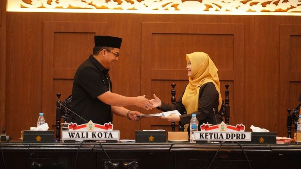 DPRD Kota Probolinggo sukses menuntaskan Penetapan Lima Raperda krusial jelang akhir tahun 2025, siap menjadi payung hukum baru bagi masyarakat dan pembangunan daerah.