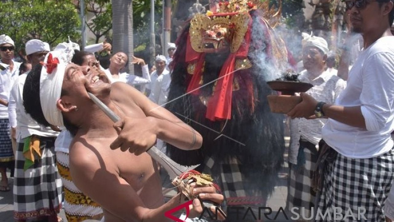 Pemerhati budaya mendesak penguatan Ritual Nangluk Merana untuk menjaga keseimbangan ekologis dan kelestarian alam Bali, menegaskan pentingnya harmoni antara manusia dan lingkungan.