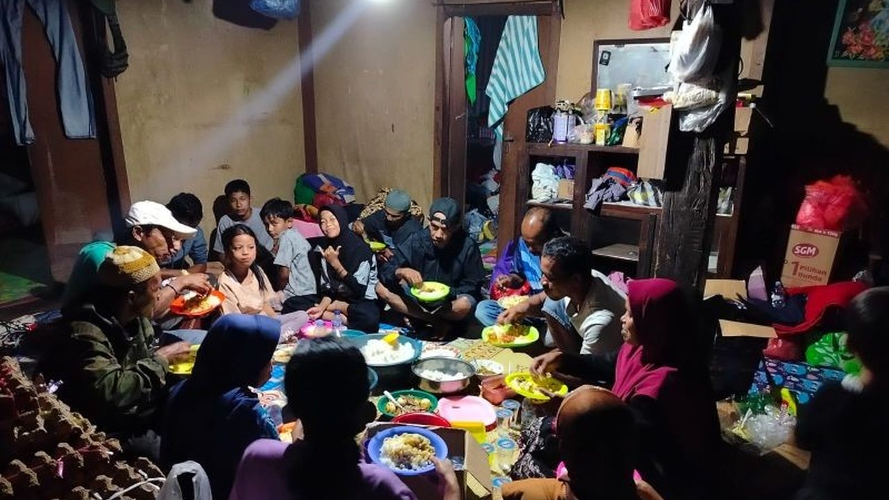 Sebanyak 3.878 warga Kabupaten Agam masih bertahan di lokasi Pengungsian Bencana Agam setelah rumah mereka rusak dan berada di zona merah akibat bencana hidrometeorologi yang melanda. Simak kondisi terkini dan upaya penanganannya.