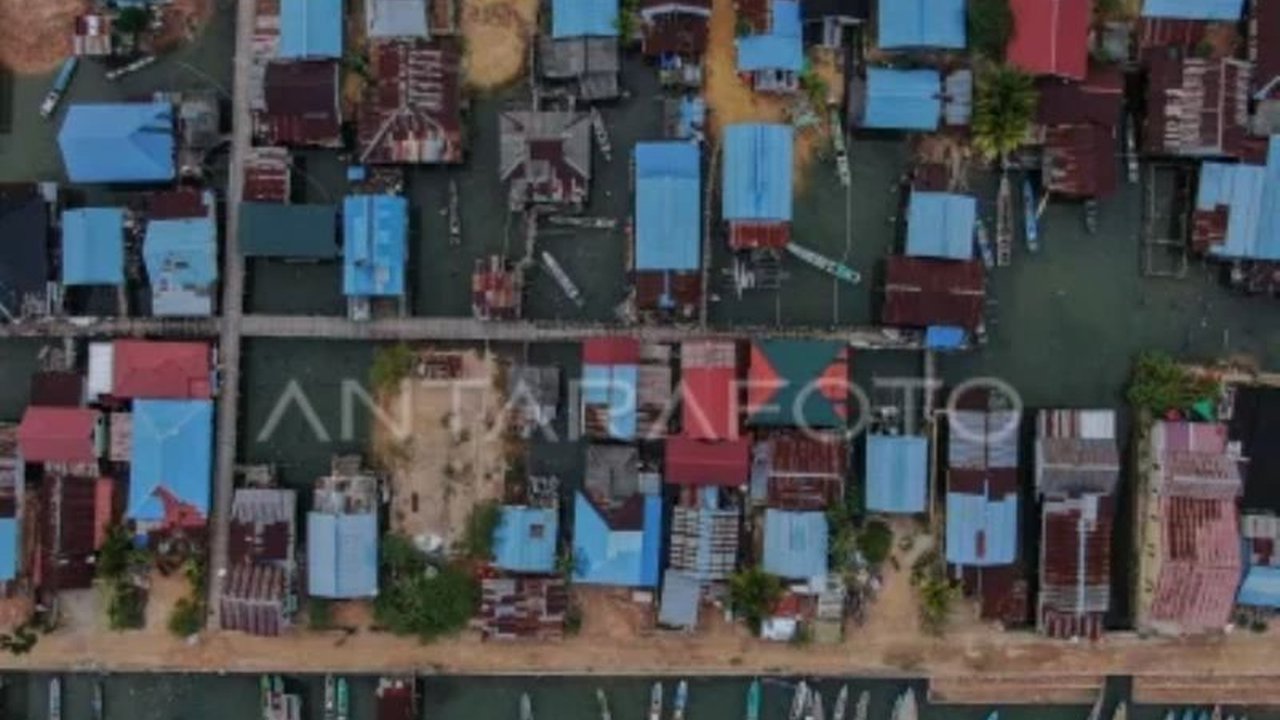 Kementerian Kelautan dan Perikanan (KKP) akan membangun 35 titik baru Kampung Nelayan Merah Putih, melengkapi 65 yang sudah ada, menjadikan total 100 lokasi di pesisir Indonesia untuk meningkatkan kesejahteraan nelayan.