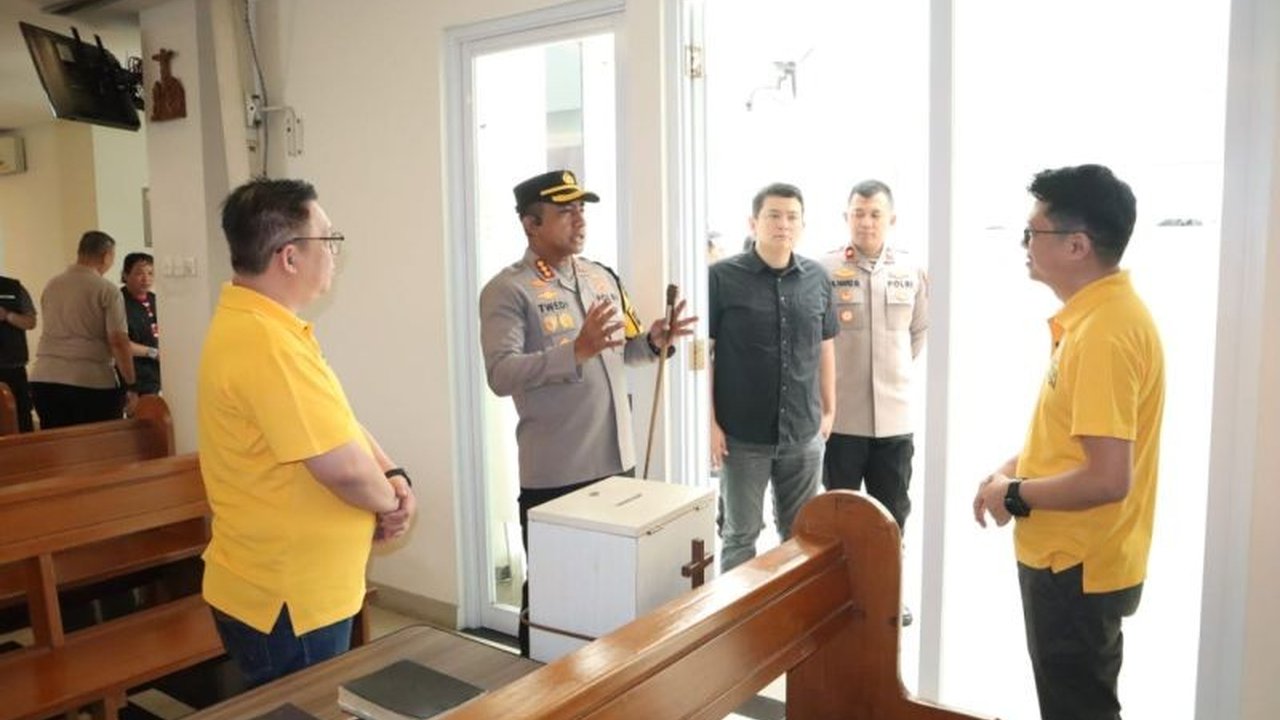 Polres Metro Jakarta Barat memastikan kesiapan Pengamanan Natal 2025 di Grogol Petamburan sebagai bagian dari Operasi Lilin Jaya 2025, menjamin ibadah berlangsung aman dan damai.