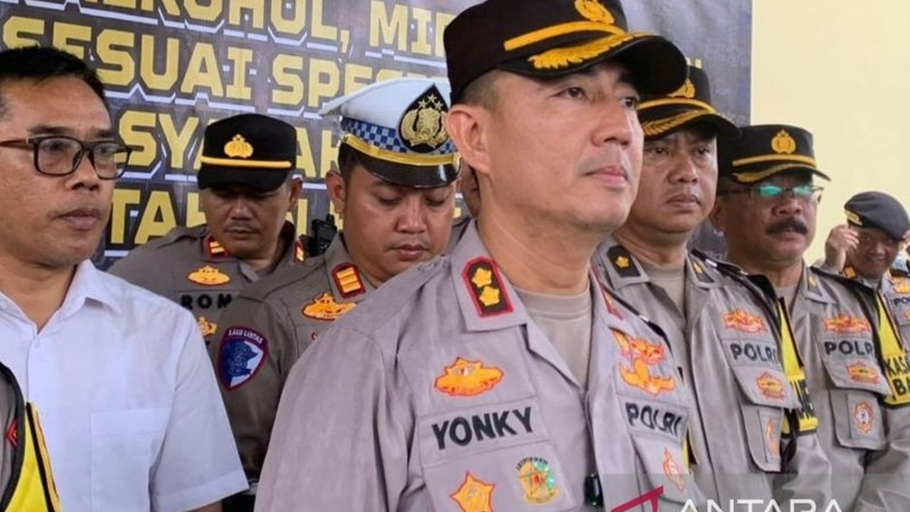 Polres Cianjur dirikan pos pelayanan di destinasi wisata dan jalur utama, siagakan 1.300 personel gabungan untuk keamanan serta kenyamanan wisatawan selama libur panjang akhir tahun.