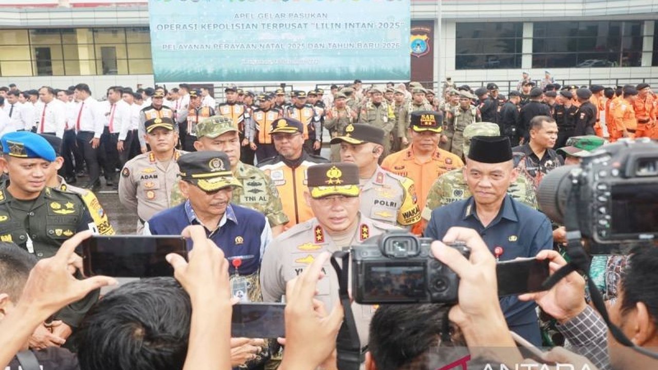 Polda Kalimantan Selatan fokus pada pengamanan Haul Guru Sekumpul ke-21 yang bertepatan dengan Operasi Lilin Intan 2025, mengerahkan ribuan personel untuk kelancaran acara dan perayaan akhir tahun.