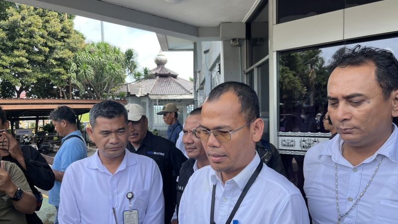 ASDP Bakauheni meningkatkan kewaspadaan menghadapi cuaca buruk di Selat Sunda jelang libur Natal 2025 dan Tahun Baru 2026, berkoordinasi dengan BMKG untuk keselamatan pelayaran.