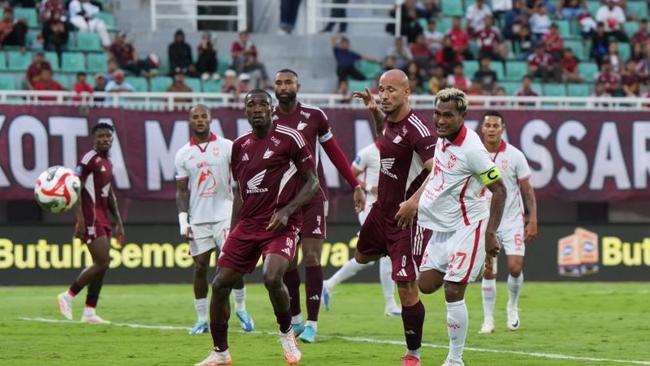Malut United Kalahkan PSM Makassar 1-0 di kandang lawan. Pelatih Hendri Susilo mengungkap kunci kemenangan Laskar Kie Raha yang tampil sabar dan konsisten di bawah tekanan. Bagaimana strategi mereka meredam Juku Eja?
