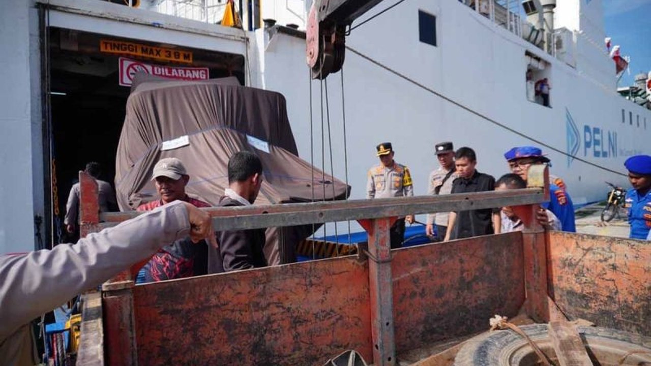 Mabes Polri Kirim Bantuan Aceh dengan 220 personel tambahan dan logistik vital untuk percepatan penanganan bencana serta pemulihan wilayah terdampak banjir bandang dan longsor.