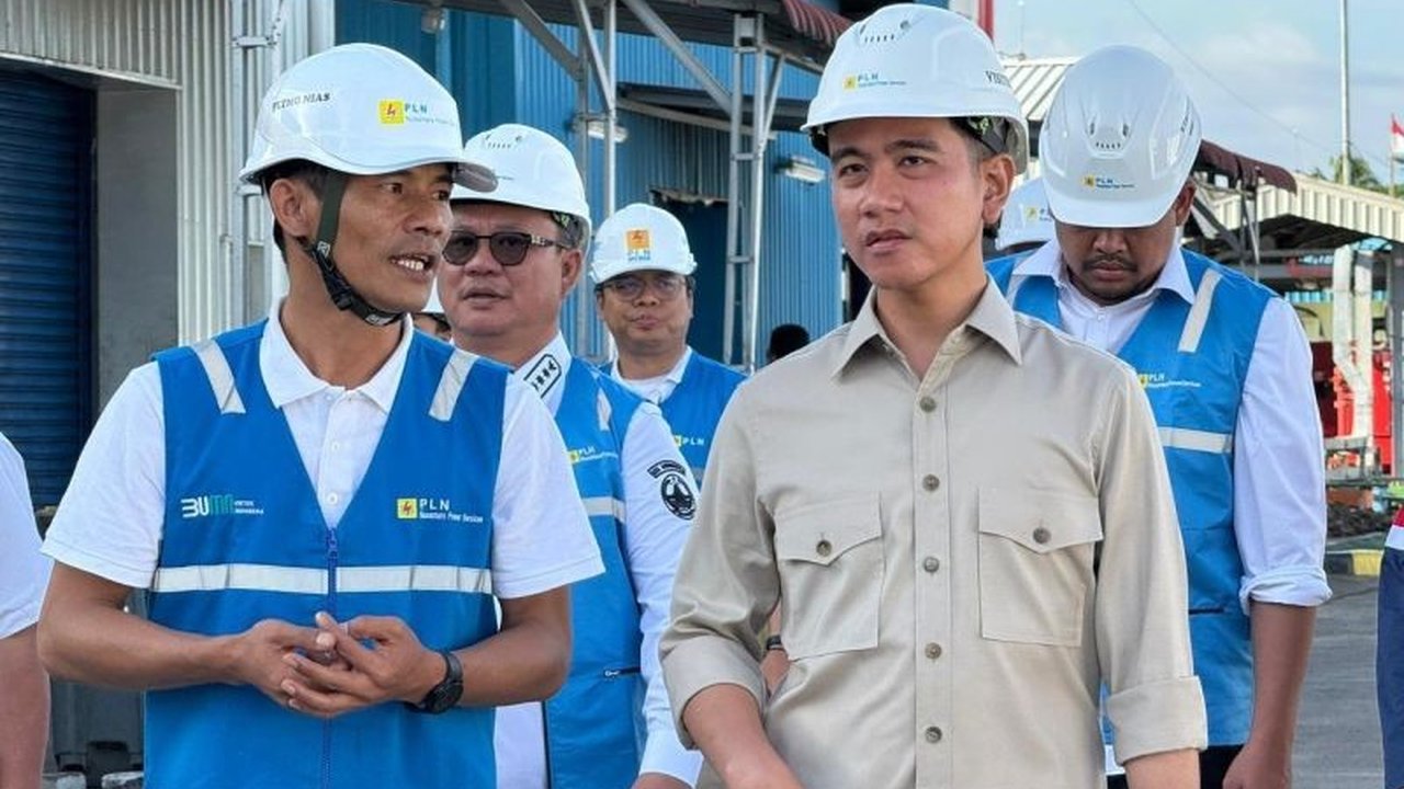 Wakil Presiden Gibran Rakabuming Raka meninjau Pembangkit Listrik Tenaga Mesin Gas (PLTMG) Nias untuk memastikan keandalan pasokan listrik di Kepulauan Nias, khususnya menjelang perayaan Natal dan Tahun Baru, demi kenyamanan masyarakat.
