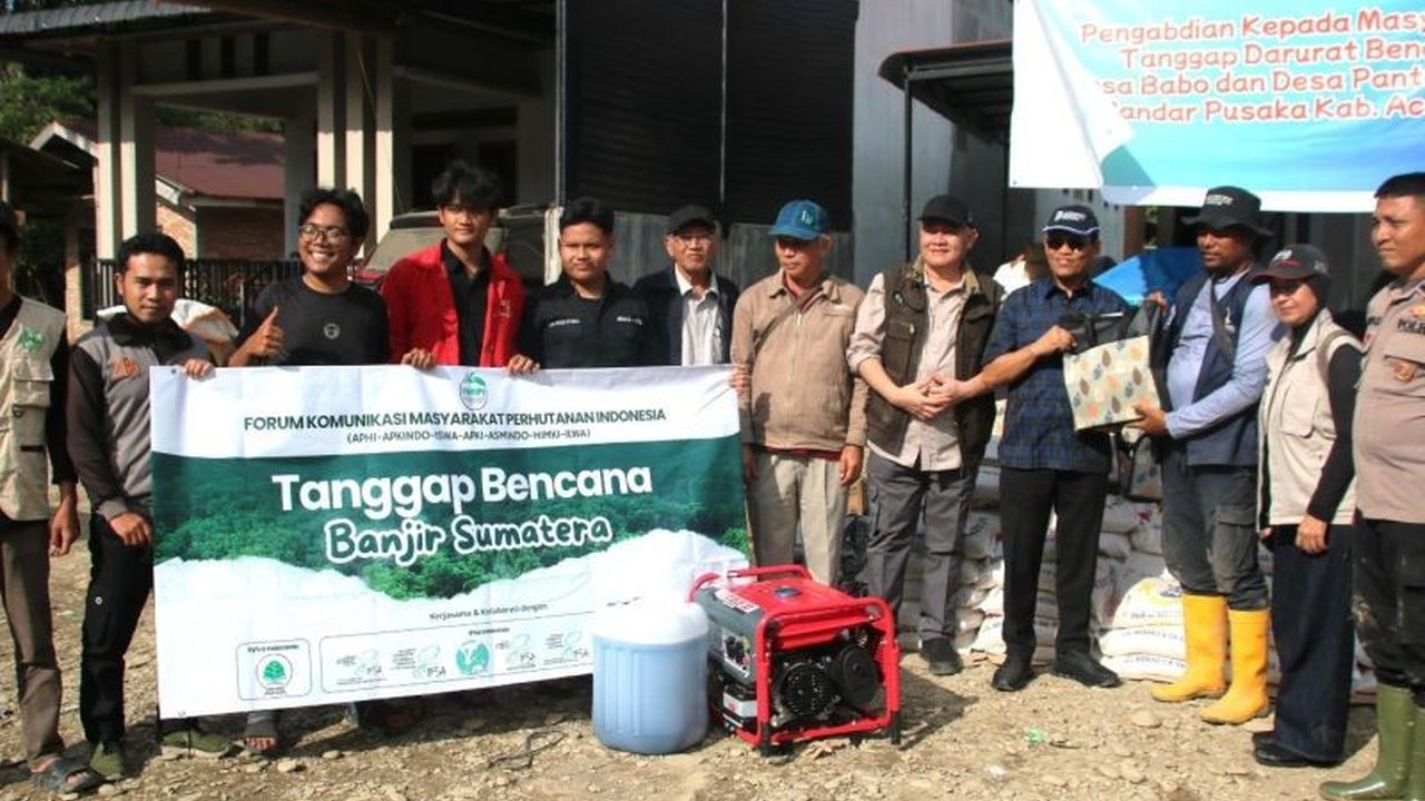Forum Komunikasi Masyarakat Perhutanan Indonesia (FKMPI) menyalurkan Bantuan Banjir Aceh Tamiang, menunjukkan empati dan solidaritas dalam Program Tanggap Bencana Sektor Kehutanan untuk meringankan beban korban.