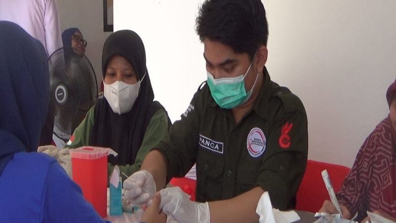 Dalam rangka Hari Ibu, Dinas Kesehatan Provinsi Sulawesi Barat menggelar skrining HIV dan hepatitis bagi warga binaan Lapas Perempuan Mamuju, menunjukkan kepedulian terhadap kesehatan kelompok rentan.