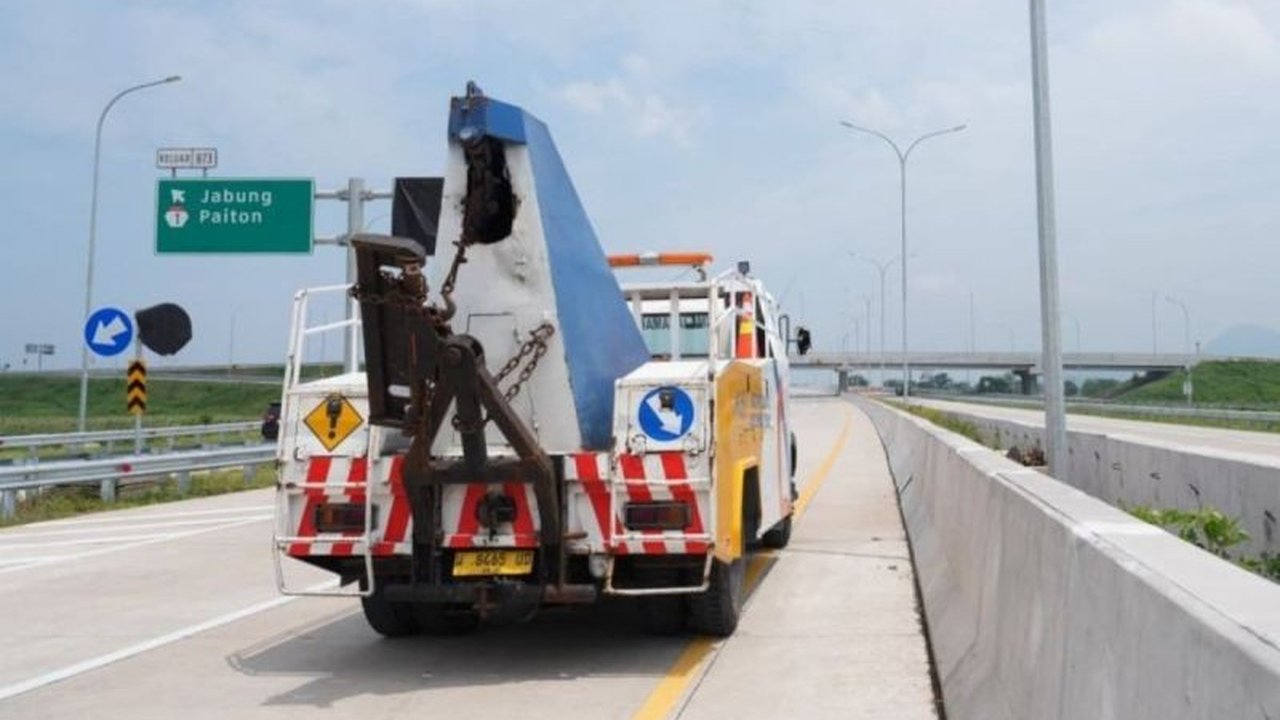 Menteri Pekerjaan Umum Dody Hanggodo fungsionalkan Tol Gending-Paiton sepanjang 24 km untuk kelancaran arus Nataru 2025/2026, antisipasi lonjakan mobilitas dan kepadatan lalu lintas.