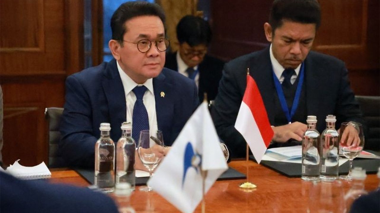 Menteri Perdagangan Budi Santoso menegaskan Persetujuan Perdagangan Bebas Indonesia EAEU FTA akan menguntungkan UMKM, membuka lebar peluang bisnis baru di pasar Uni Ekonomi Eurasia.