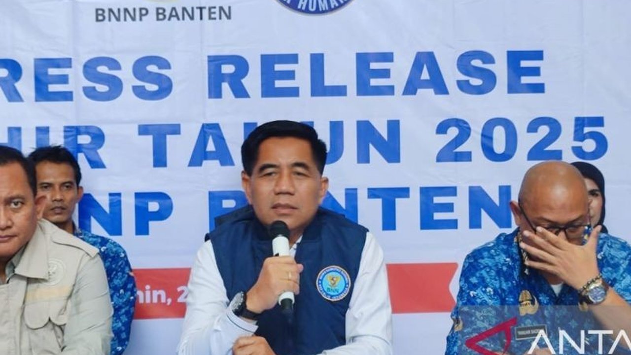 BNNP Banten mencatat peningkatan signifikan dalam pengungkapan narkoba sepanjang 2025, melampaui target dan menyelamatkan lebih dari 52 ribu jiwa. Simak detail keberhasilan dan tantangan Pengungkapan Narkoba BNNP Banten.