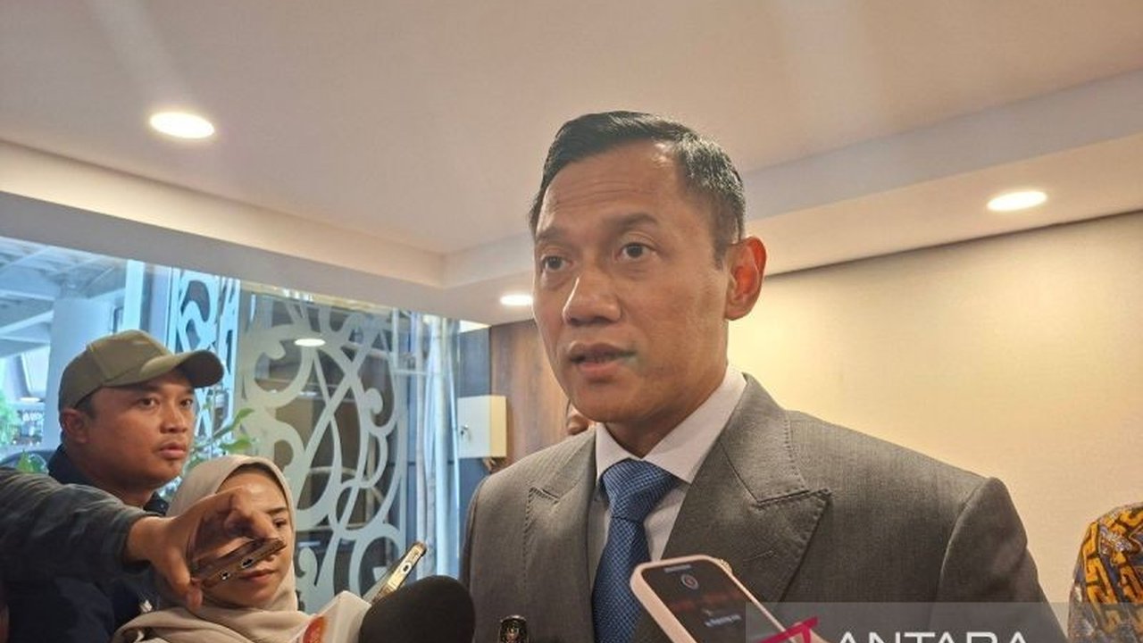 Menko IPK AHY dorong riset terapan infrastruktur untuk ketangguhan nasional. Kolaborasi dengan BRIN percepat penanganan bencana dan wujudkan pembangunan berkelanjutan.