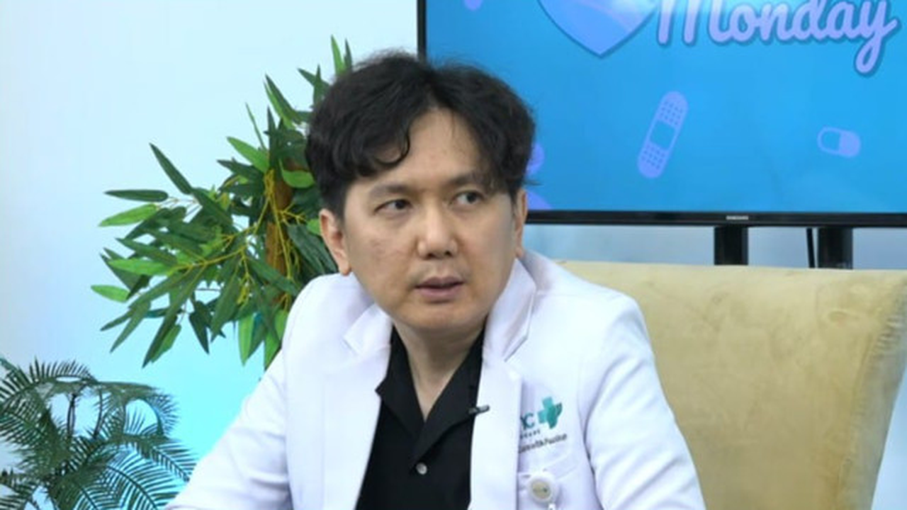 Dokter spesialis bedah - subspesialis bedah digestif, Handy Wing dari RS EMC Alam Sutera usai menjadi pembicara dalam Healthy Monday bersama Liputan6.com di Jakarta, Senin (22/12/2025).