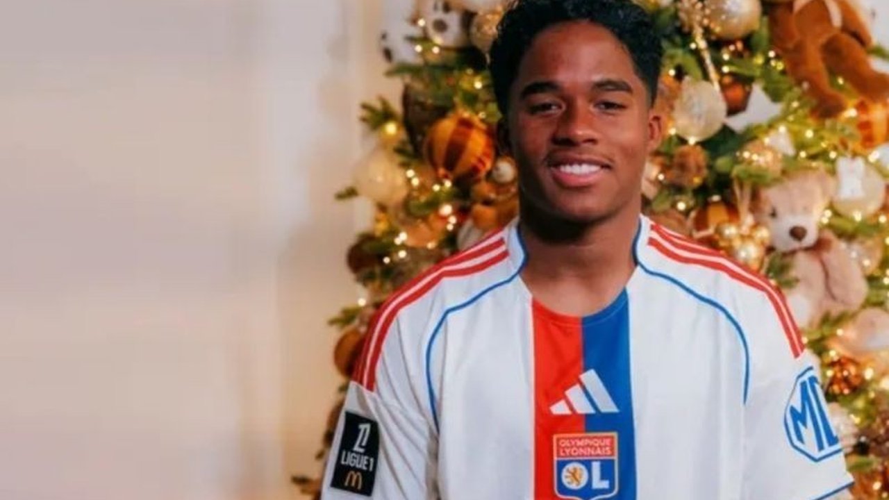Bintang muda Real Madrid, Endrick, resmi bergabung dengan Olympique Lyonnais sebagai pemain pinjaman hingga akhir musim. Simak detail kesepakatan transfer Endrick Lyon yang mengejutkan ini dan ambisinya di Ligue 1!