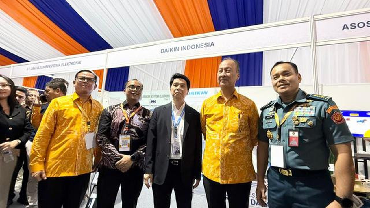 Menteri Perindustrian Agus Gumiwang Kartasasmita