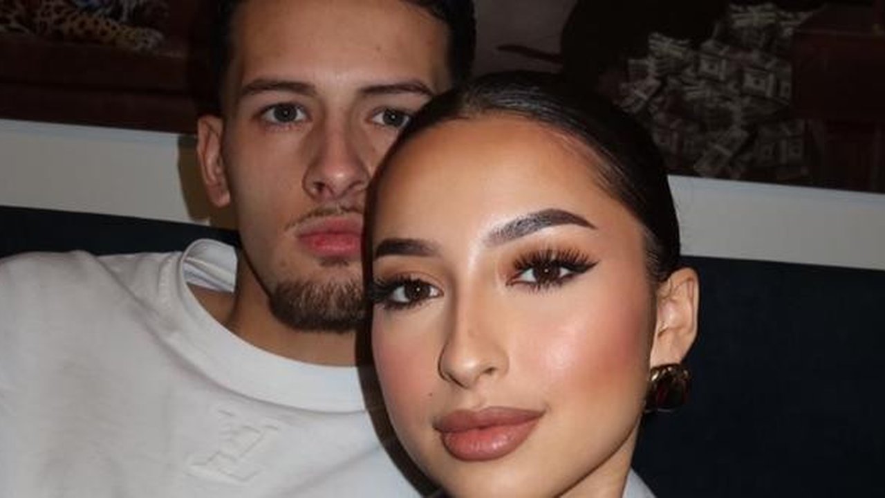 Intip potret Jennifer Coppen tampil dengan latte makeup look (@jennifercoppenreal20)