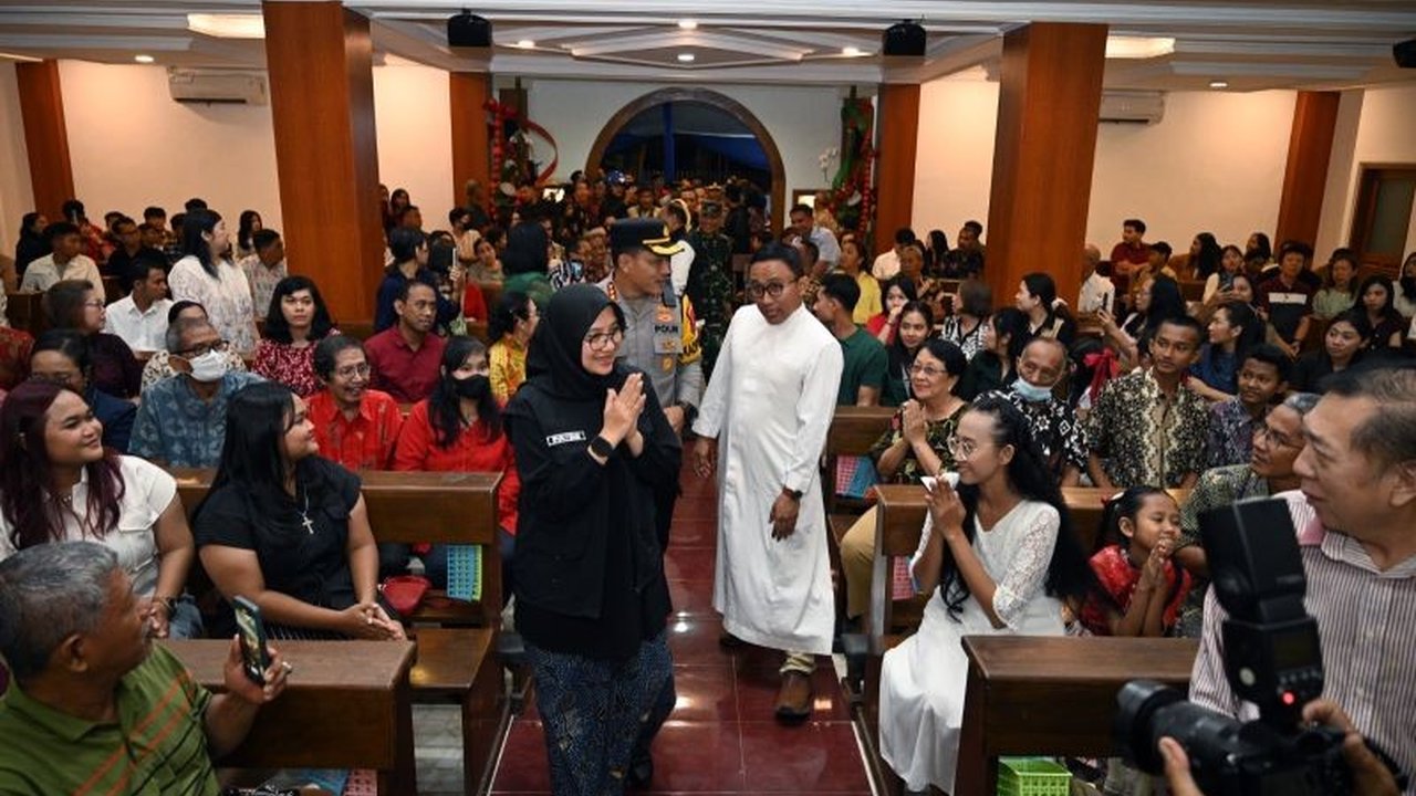 Bupati Banyuwangi Ipuk Fiestiandani bersama Forkopimda gelar Patroli Malam Natal, memastikan perayaan ibadah berjalan aman dan nyaman bagi umat Kristiani di Kabupaten Banyuwangi.