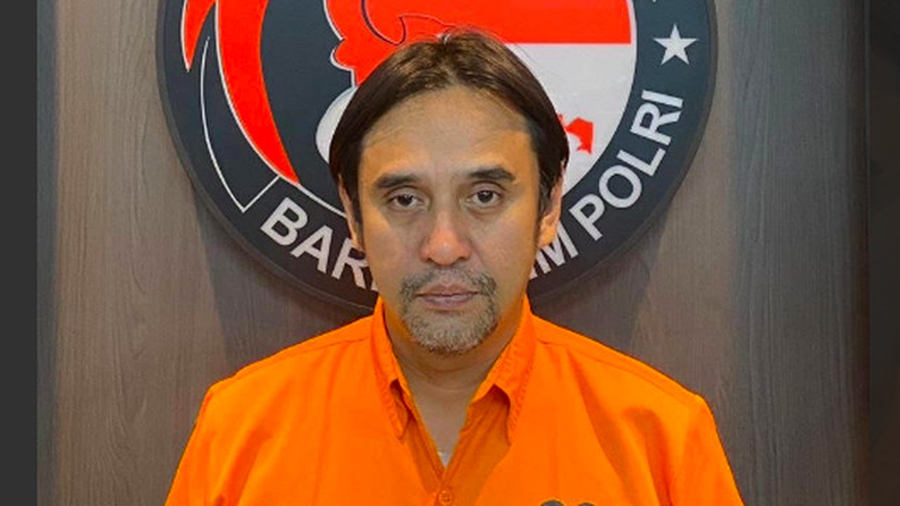 Tigran Denre Sonda, suami selebgram Donna Fabiola, menyerahkan diri ke Bareskrim Polri setelah sebelumnya ditetapkan sebagai daftar pencarian orang (DPO) dalam kasus dugaan peredaran narkoba