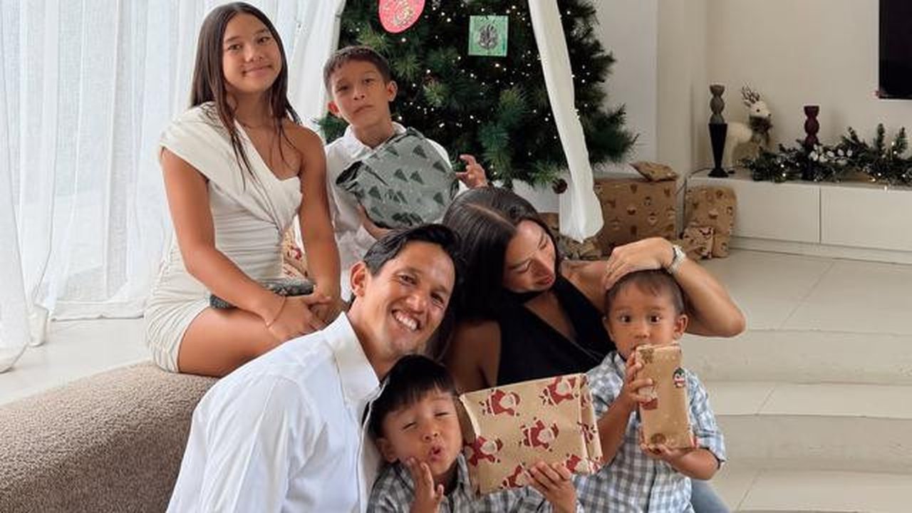 Potret Keluarga Artis Beda Agama Rayakan Natal (instagram/jenniferbachdim)
