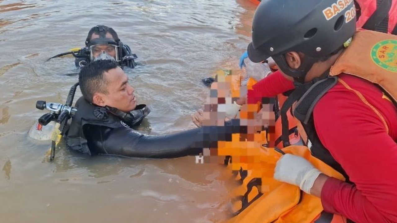 Tim SAR gabungan di Samarinda berhasil melakukan penemuan korban kecelakaan kapal di Sungai Mahakam, Samarinda, setelah pencarian intensif.