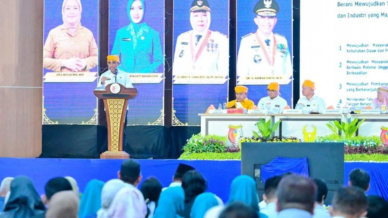 Gubernur Sulawesi Tengah Anwar Hafid mengumumkan realisasi program 9 BERANI sepanjang 2025, bertujuan mempercepat pembangunan dan meningkatkan kesejahteraan masyarakat di berbagai sektor.