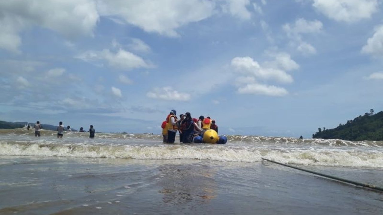 Pemerintah Kabupaten Tulungagung memperkuat Pengamanan Wisata Tulungagung Nataru, bersinergi dengan aparat untuk menjamin keselamatan dan kenyamanan ribuan wisatawan yang diprediksi membanjiri destinasi.