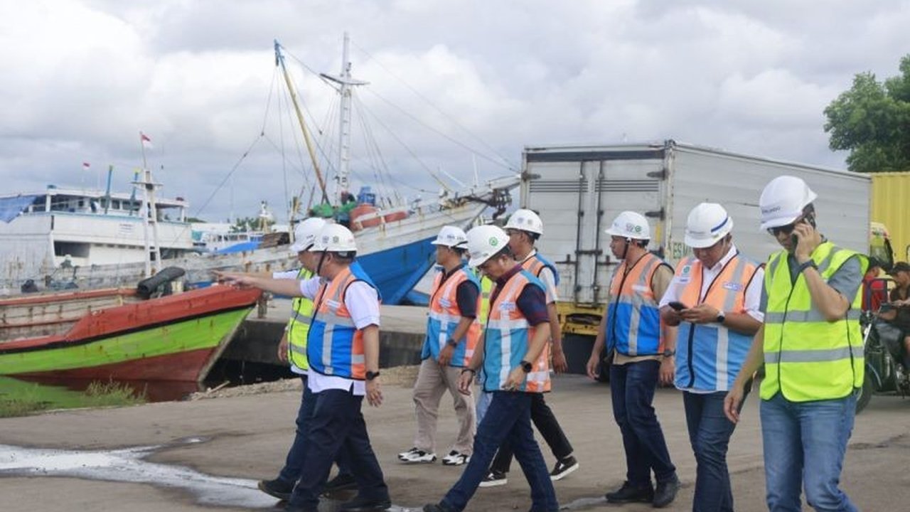Direktur Teknik Pelindo meninjau sejumlah pelabuhan di Sulawesi Selatan, memastikan kesiapan infrastruktur dan fasilitas untuk menghadapi lonjakan aktivitas selama periode Nataru 2025/2026.