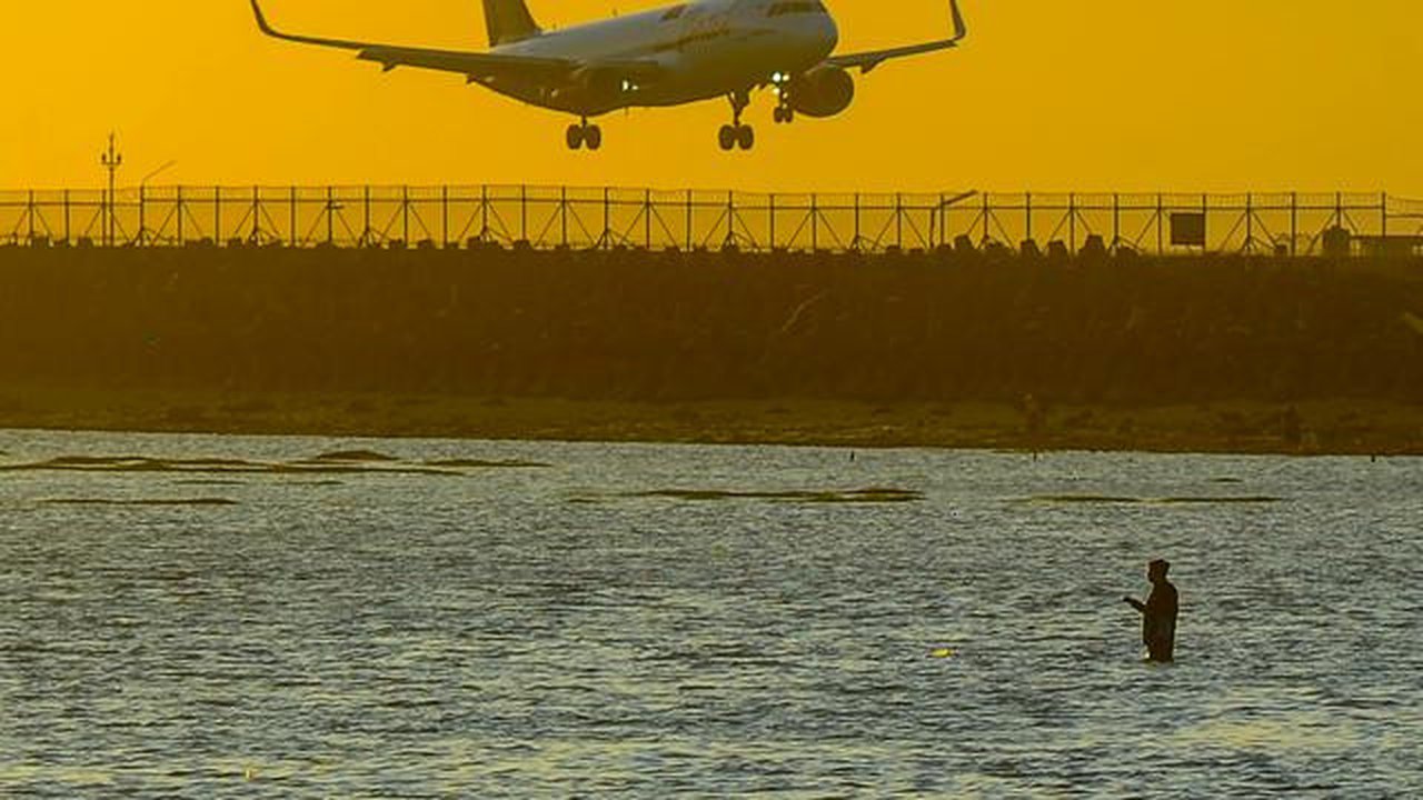 Lokasinya berada dalam satu garis pantai dengan Jimbaran dan Kedonganan, menjadikannya pilihan tepat bagi wisatawan yang memiliki waktu singkat, termasuk mereka yang sedang transit dan ingin