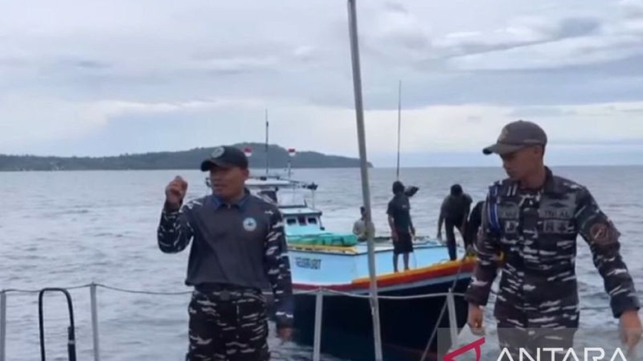 Kodaeral Ambon sukses melakukan evakuasi kapal nelayan yang mengalami kerusakan mesin di perairan Maluku, memastikan keselamatan awak kapal dan kelancaran pelayaran.