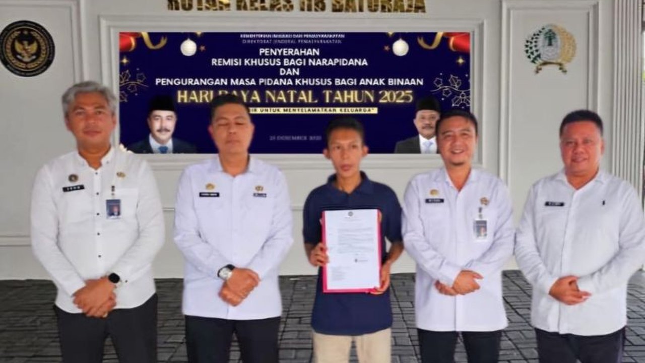 Satu orang warga binaan Rutan Baturaja memperoleh remisi Natal 2025, sebuah momentum penting untuk refleksi diri dan motivasi menuju perubahan positif setelah menjalani masa pidana.