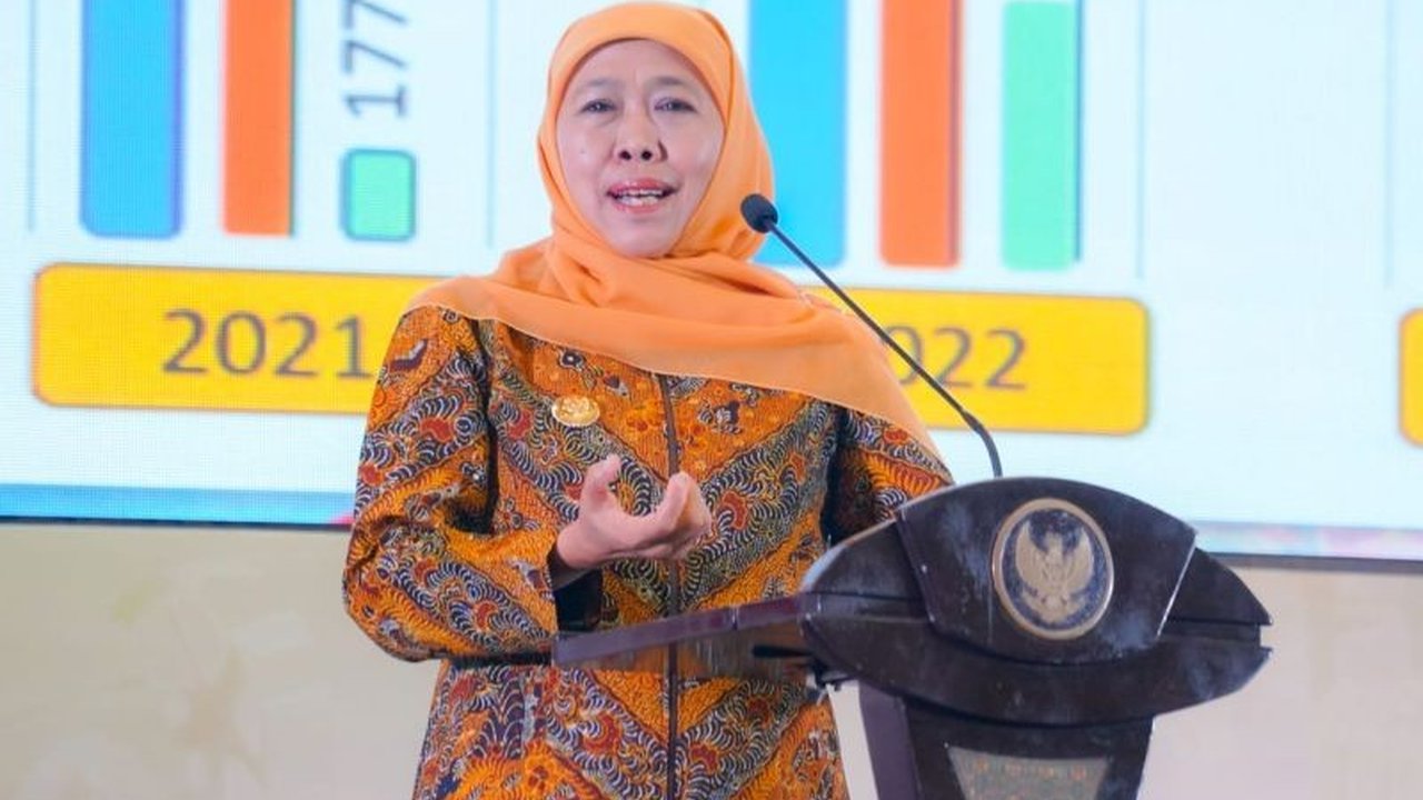 Gubernur Jawa Timur Khofifah Indar Parawansa mengeluarkan **Imbauan Tahun Baru Jatim** agar pemerintah kabupaten/kota tidak menggelar pesta kembang api dan menggantinya dengan doa bersama, sebagai bentuk empati dan antisipasi cuaca ekstrem.