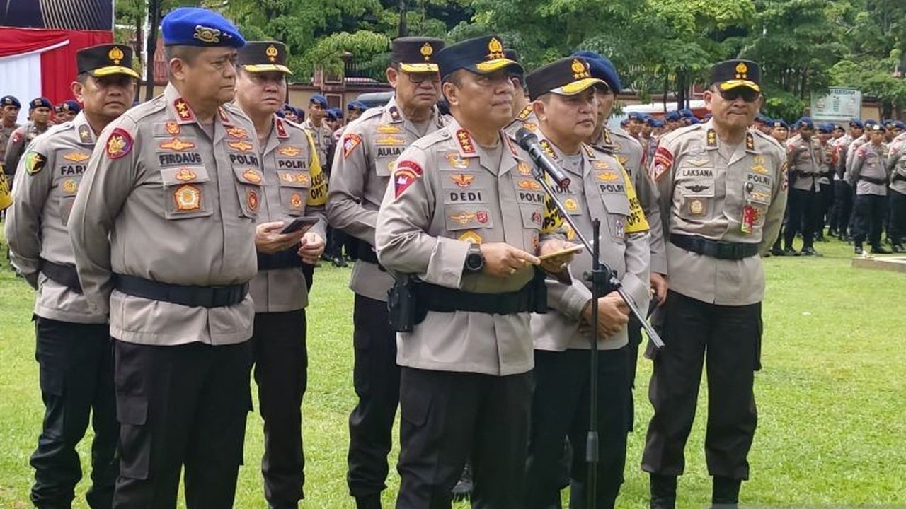 Mabes Polri mengerahkan 1.500 personel tambahan untuk memperkuat penanganan bencana di Aceh, Sumatera Utara, dan Sumatera Barat, memastikan respons cepat dan bantuan komprehensif bagi masyarakat terdampak.