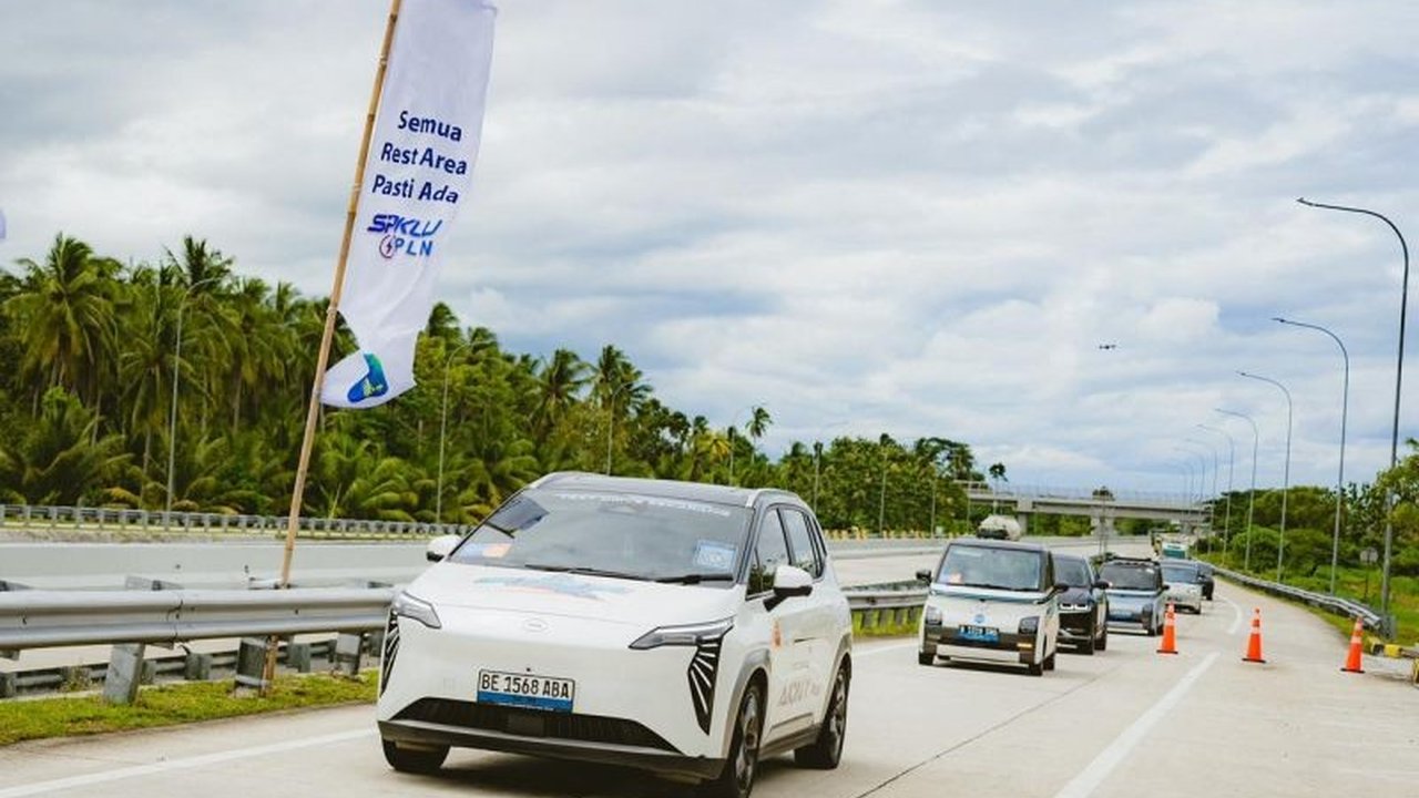 PLN UID Lampung memastikan kesiapan penuh SPKLU PLN Lampung di seluruh wilayah, menjadi andalan pengguna kendaraan listrik selama perayaan Nataru 2025/2026 dan menunjukkan lonjakan transaksi signifikan.