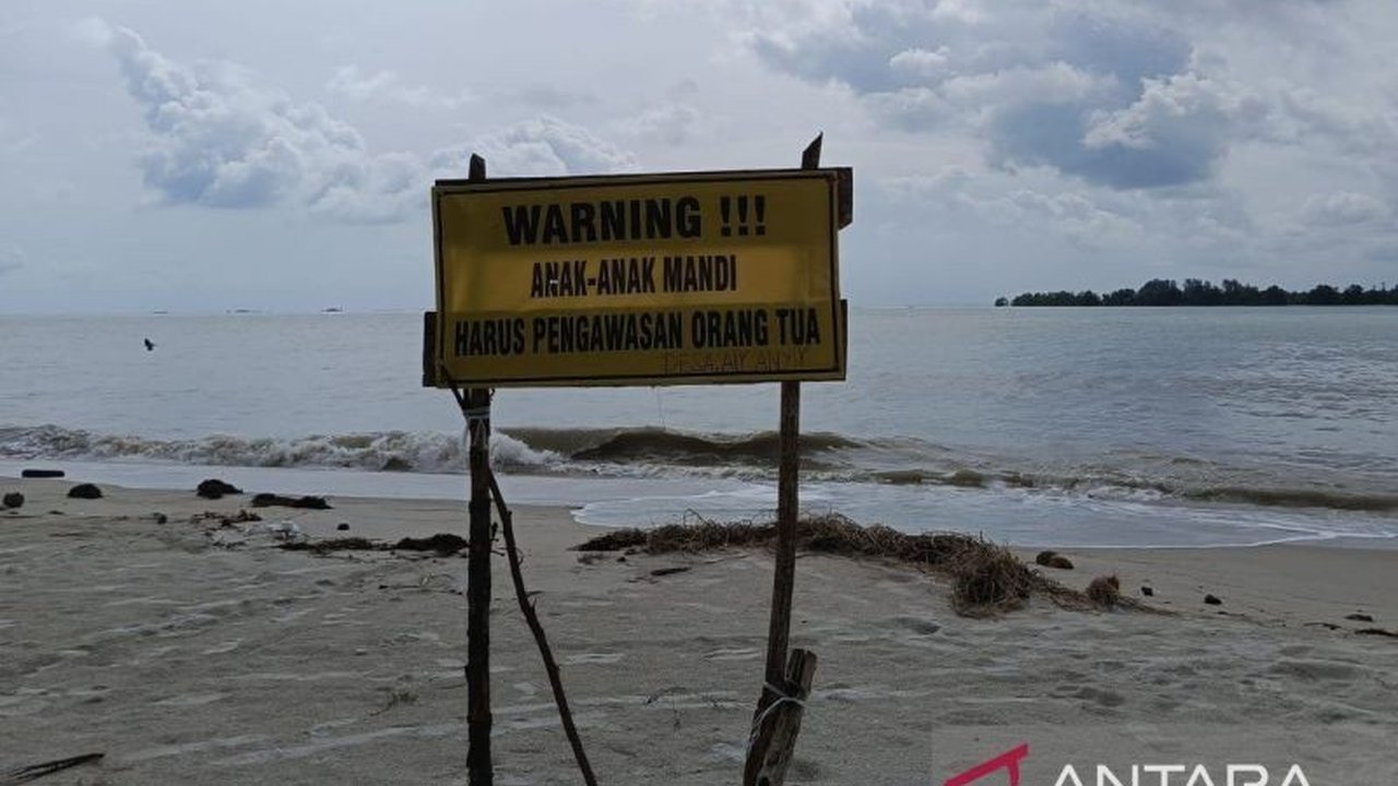 Badan Penanggulangan Bencana Daerah (BPBD) Provinsi Kepulauan Bangka Belitung mengeluarkan imbauan tegas agar warga tidak merayakan malam tahun baru di pantai karena potensi cuaca buruk ekstrem yang membahayakan keselamatan.