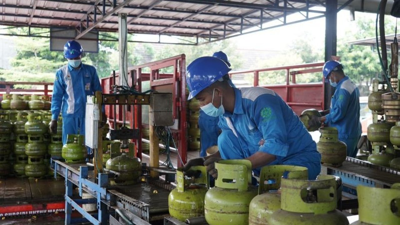 PT Pertamina Patra Niaga memastikan Ketersediaan Elpiji Banyumas Raya aman selama Natal 2025 dan Tahun Baru 2026 dengan menyalurkan ratusan ribu tabung tambahan, siap memenuhi kebutuhan masyarakat di lima kabupaten.