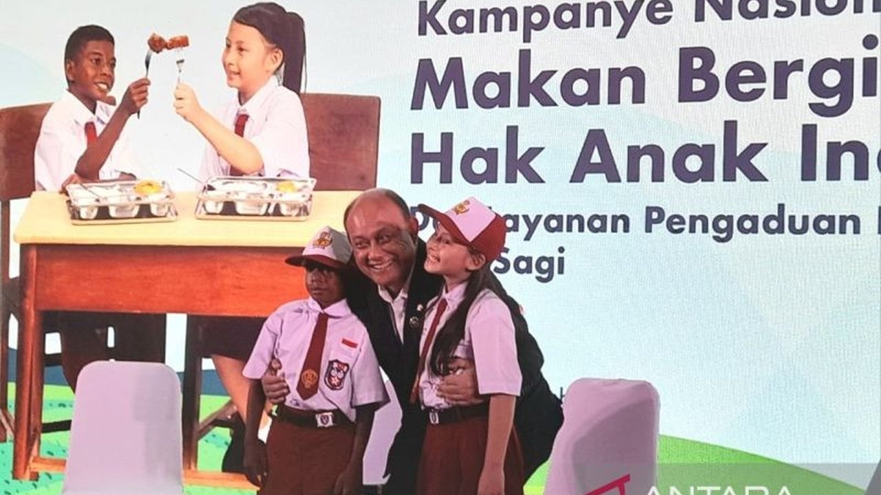 Program Makan Bergizi Gratis 2026 akan dimulai serempak pada 8 Januari, dengan persiapan matang untuk menjamin keamanan pangan bagi seluruh penerima manfaat di Indonesia.