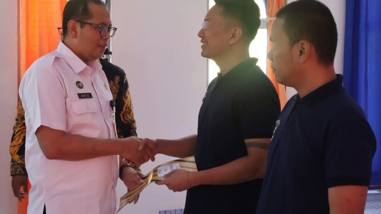 Sebanyak 15 warga binaan Lapas Narkotika Tanjungpinang mendapatkan remisi khusus Natal 2025, sebagai apresiasi atas perubahan perilaku dan kepatuhan dalam program pembinaan.