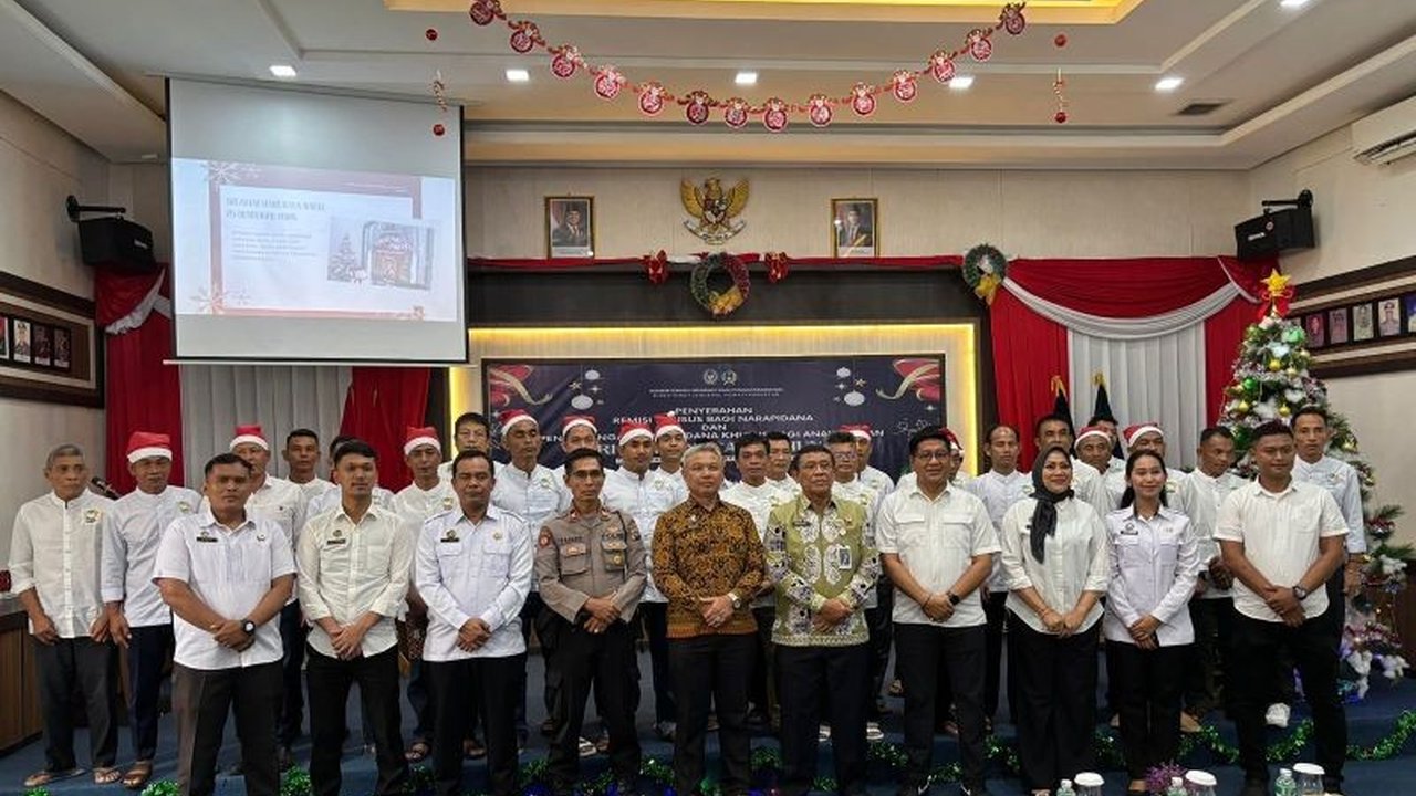 Sebanyak 34 warga binaan di Lapas Padang mendapatkan Remisi Natal 2025, diharapkan menjadi motivasi kuat untuk terus berkelakuan baik selama menjalani masa hukuman.