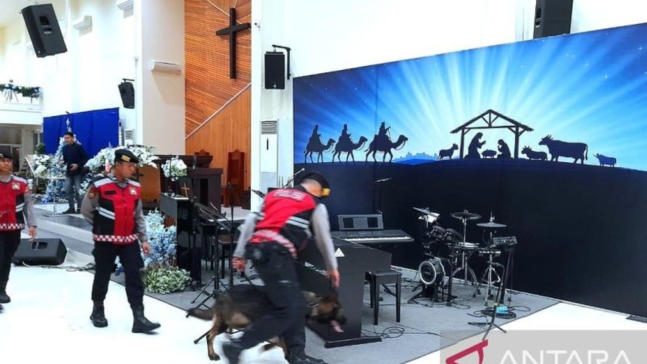 Polda Gorontalo memastikan Pengamanan Natal Tahun Baru Gorontalo 2025-2026 berjalan khidmat dan kondusif melalui sterilisasi gereja serta pengerahan personel gabungan.